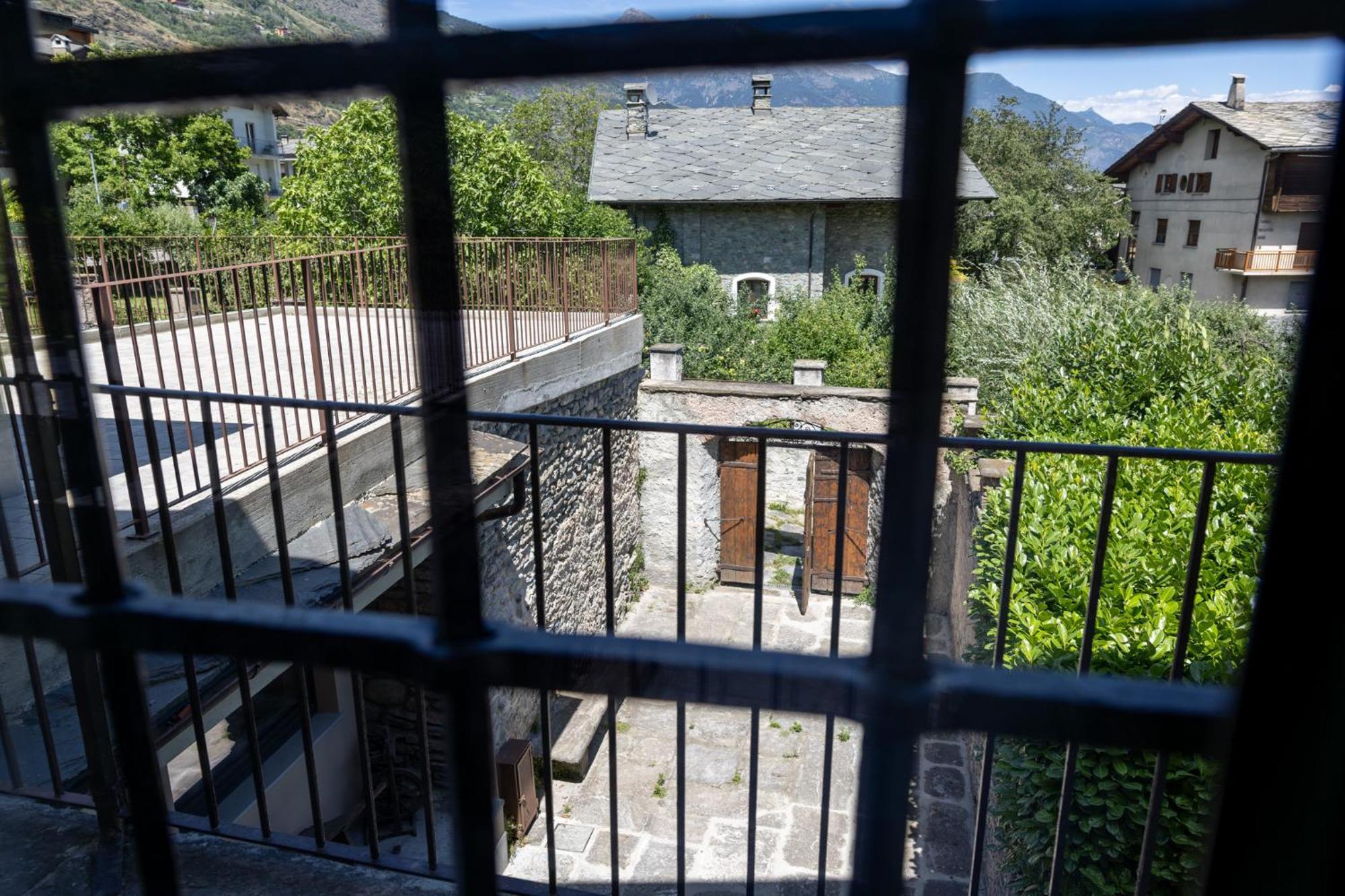 Manor House Apartment Aosta Bagian luar foto